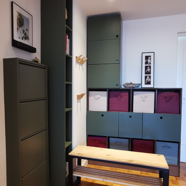 Une entrée sur-mesure pour optimiser l'espace et gagner en rangements Une entrée sur-mesure pour optimiser l'espace et gagner en rangements